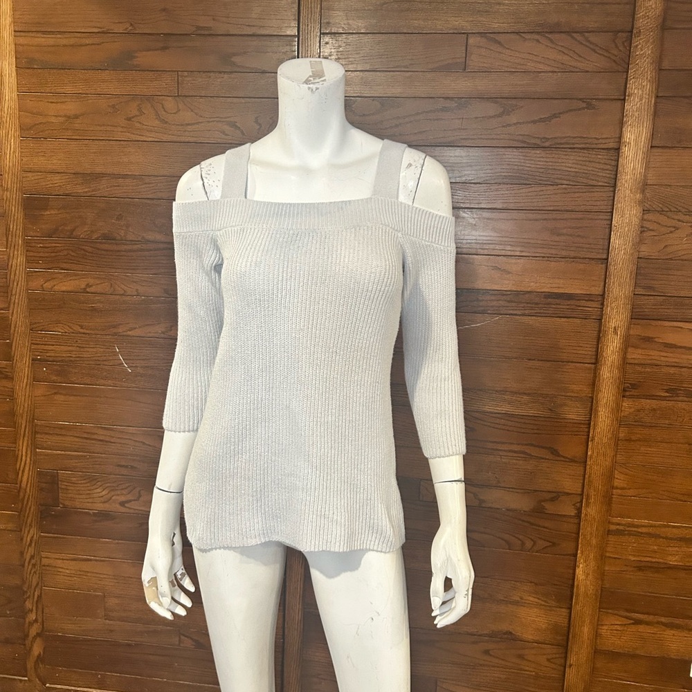 Reitmans. XSmall. Off-Shoulder Knit Sweater in Light Gray
